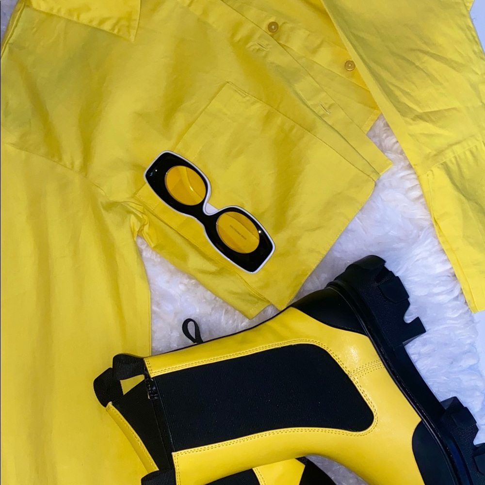Yellow crop button up